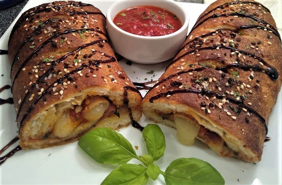 Stromboli veloci con salame fresco e prosciutto crudo